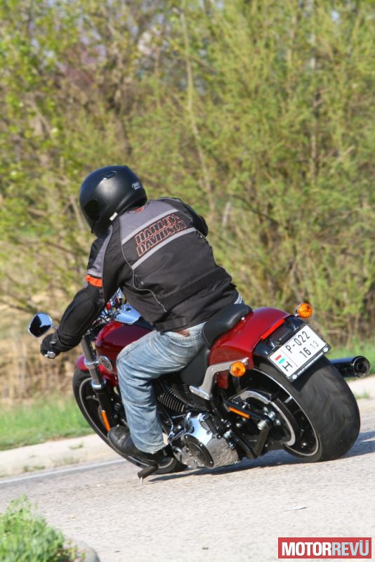 Motorok Harley-Davidson Breakout
