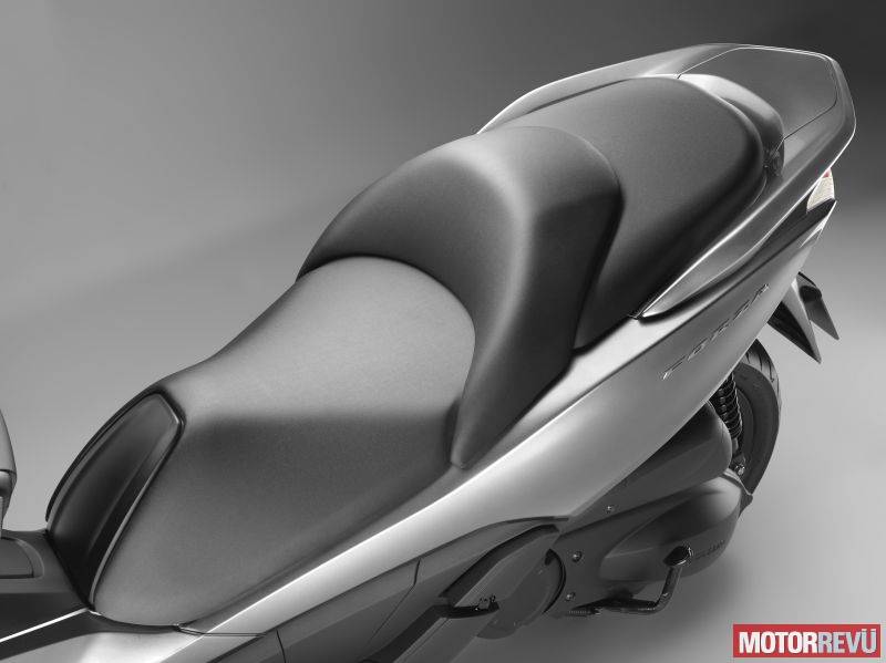 Motorok Honda NSS300 Forza