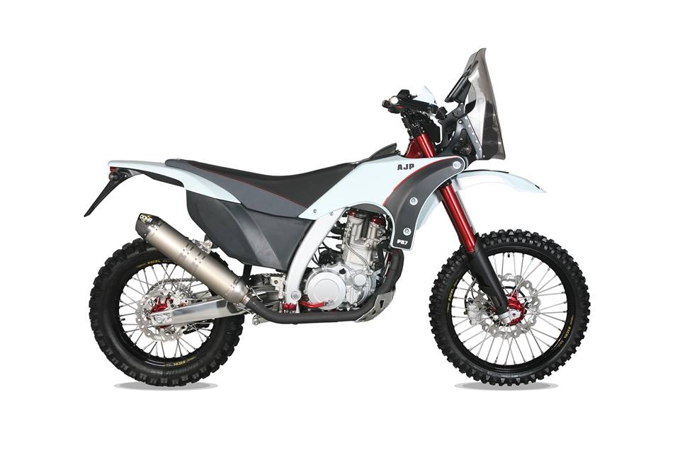 Motorok AJP PR7