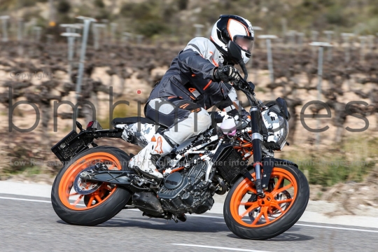 Motorok Husqvarna 401 Vitpilen kémfotók