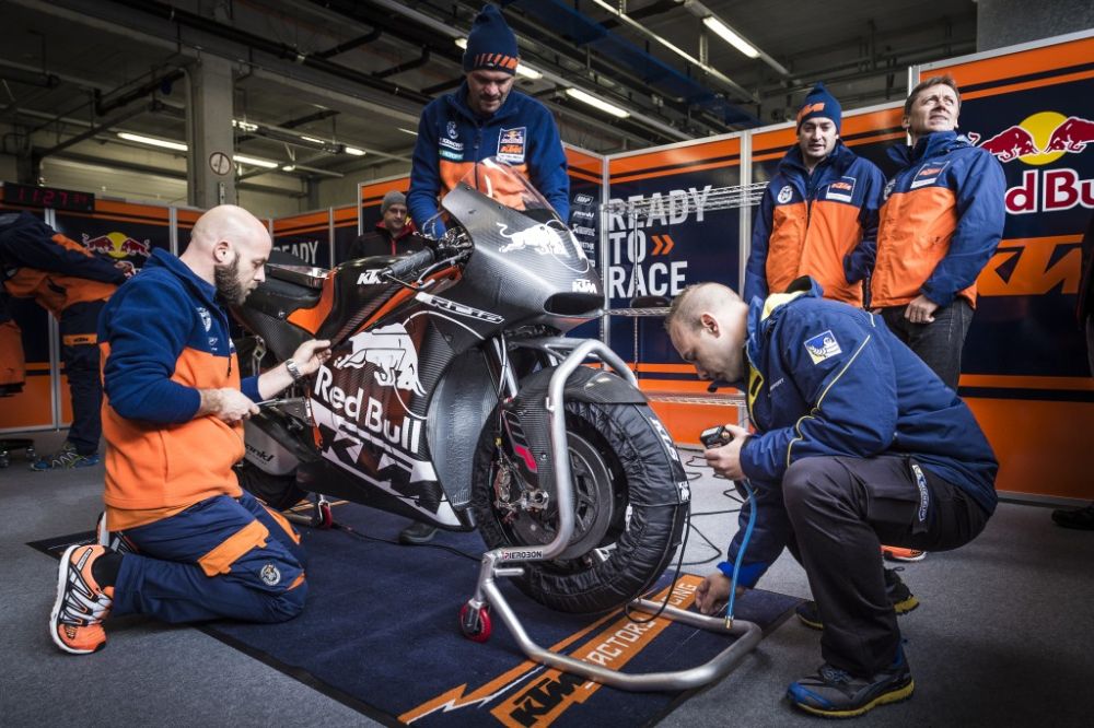 Motorok KTM RC16