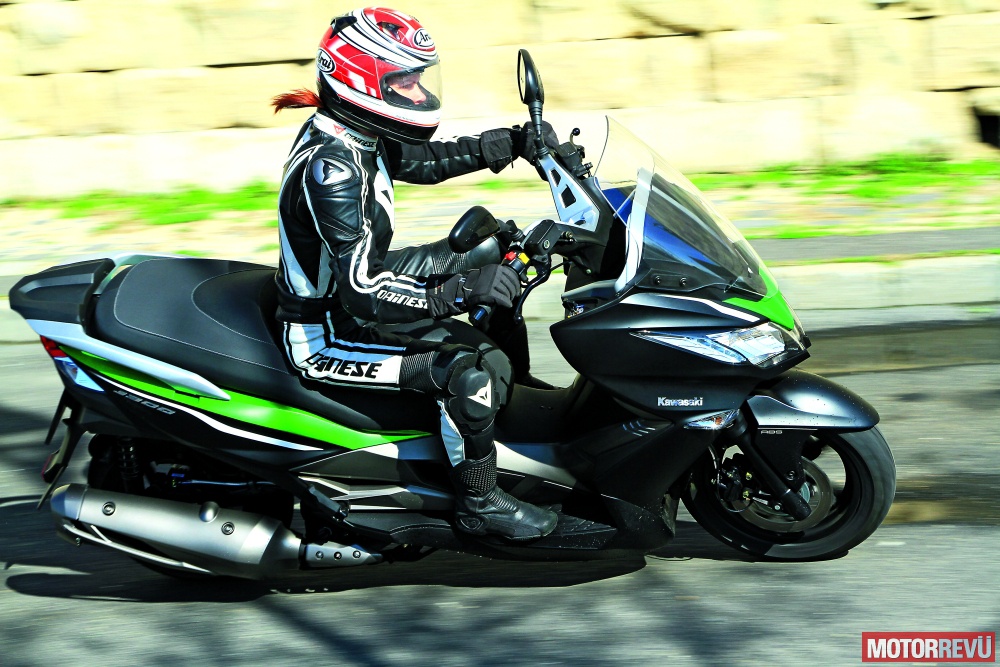 Motorok Kawasaki J300