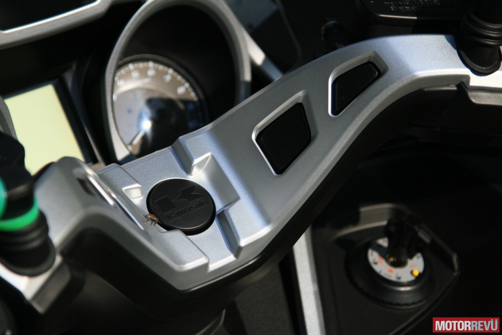 Motorok Kawasaki J300