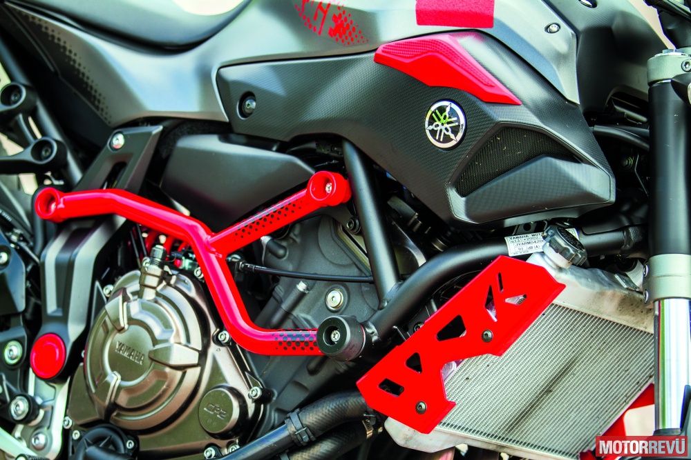 Motorok Tesztek galériája Yamaha MT-07 Moto Cage