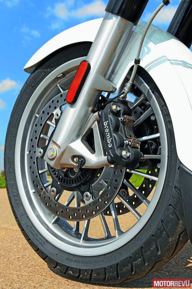 Motorok Tesztek galériája Összehasonlí­tó teszt: Moto Guzzi California Touring vs. Triumph Thunderbird LT 