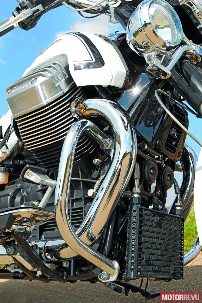 Motorok Tesztek galériája Összehasonlí­tó teszt: Moto Guzzi California Touring vs. Triumph Thunderbird LT 