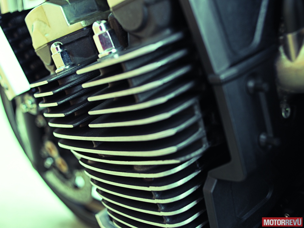 Motorok Yamaha XJR1300 2008
