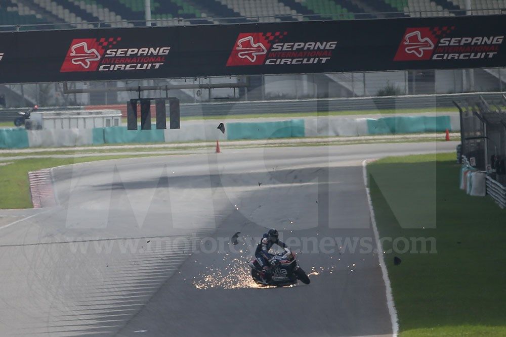 galéria Loris Baz balesete 290 km/h-nál