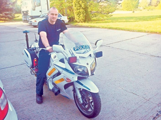 Válogatott kapusból lett motoros rendőr Válogatott kapusból lett motoros rendőr